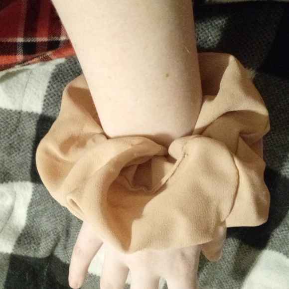Scrunchie - Picture 2 of 4